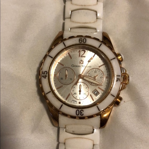 White and gold watch - Picture 2 of 6